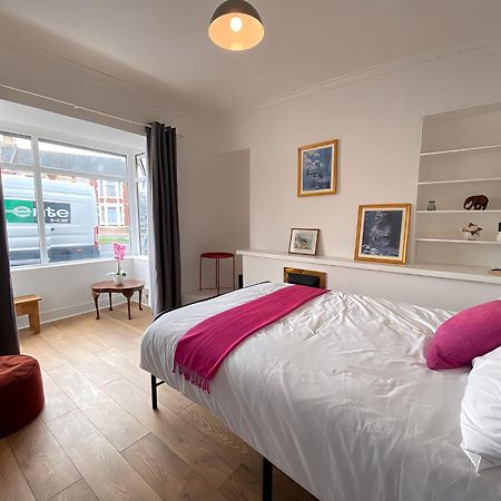4-Bedroom Home - Perfect For Those Working In Bridgend - By Tailored Accommodation Exteriör bild