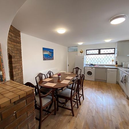 4-Bedroom Home - Perfect For Those Working In Bridgend - By Tailored Accommodation Exteriör bild