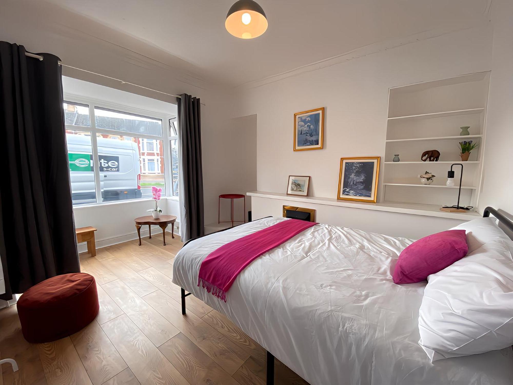 4-Bedroom Home - Perfect For Those Working In Bridgend - By Tailored Accommodation Exteriör bild