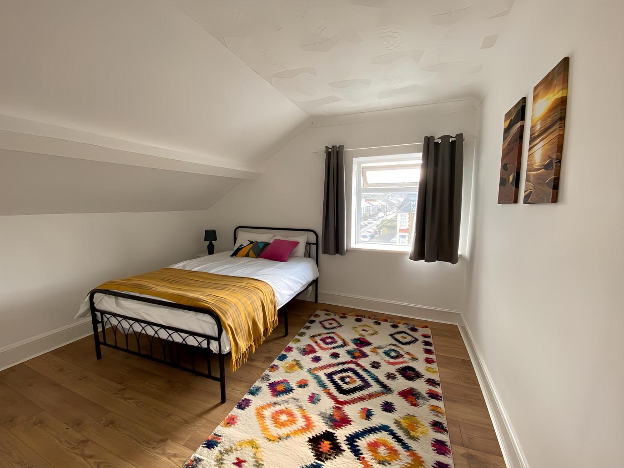 4-Bedroom Home - Perfect For Those Working In Bridgend - By Tailored Accommodation Exteriör bild